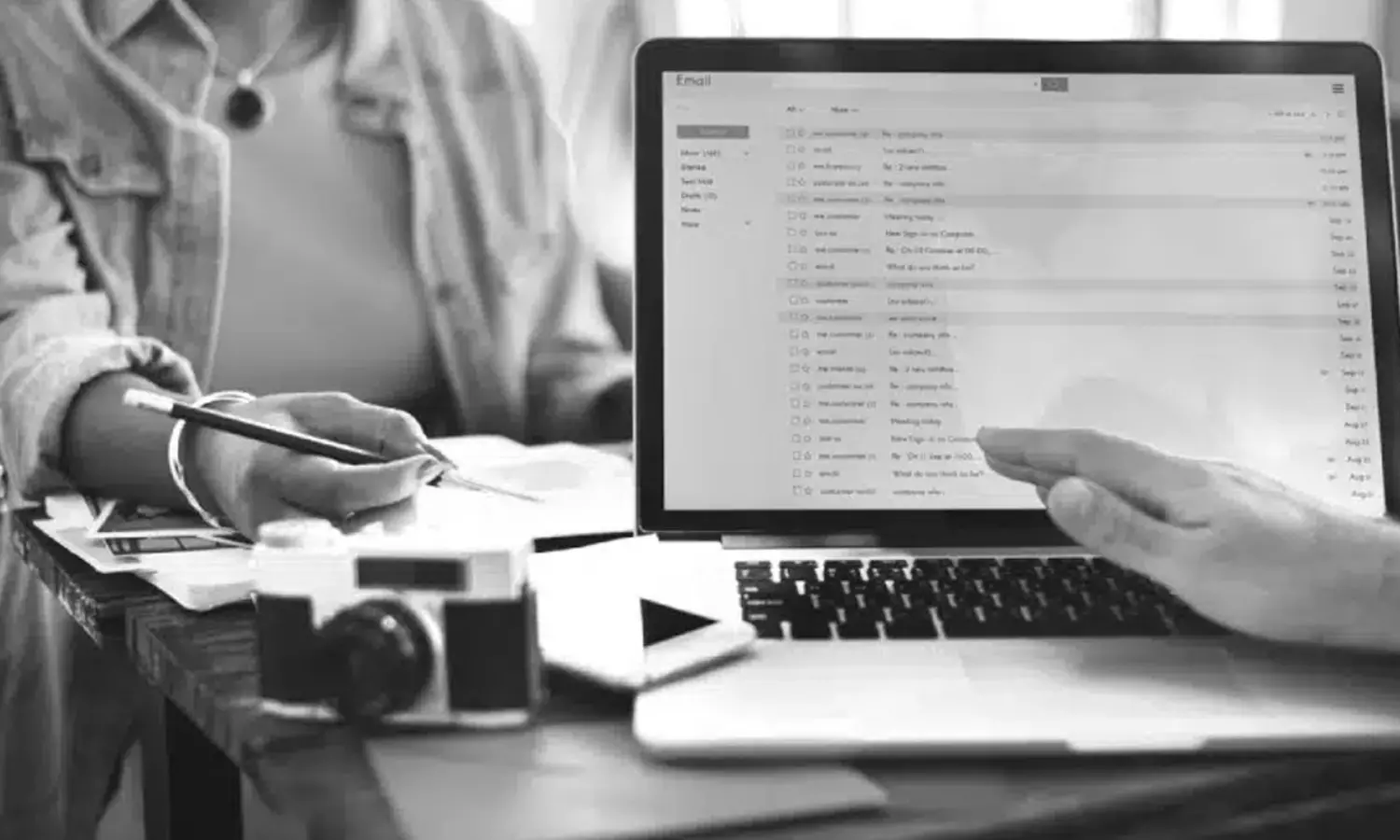 ఒక్క మెయిల్ తో సీఈవో సహా ఉద్యోగులంతా ఔట్.. అంతా షాక్