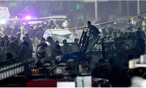 భారీ పేలుడు వెనక ఉగ్ర కోణం ?