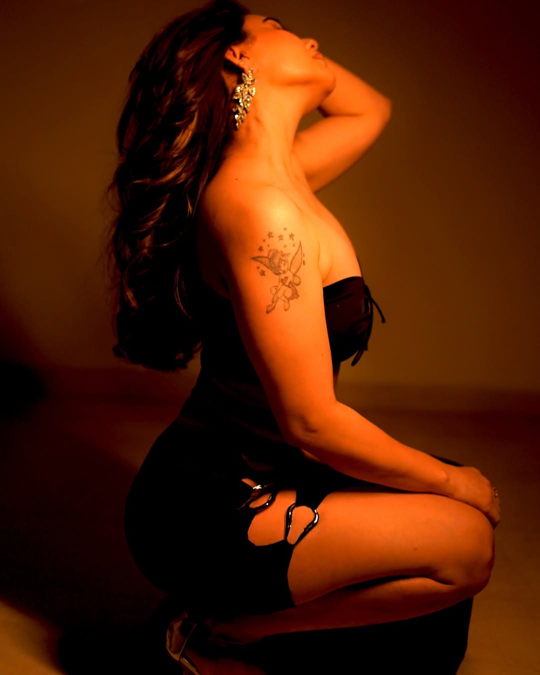 Kangna Sharma Slays in All-Black Power Look with Unstoppable Confidence Kangna Sharma Slays in All-Black Power Look with Unstoppable Confidence