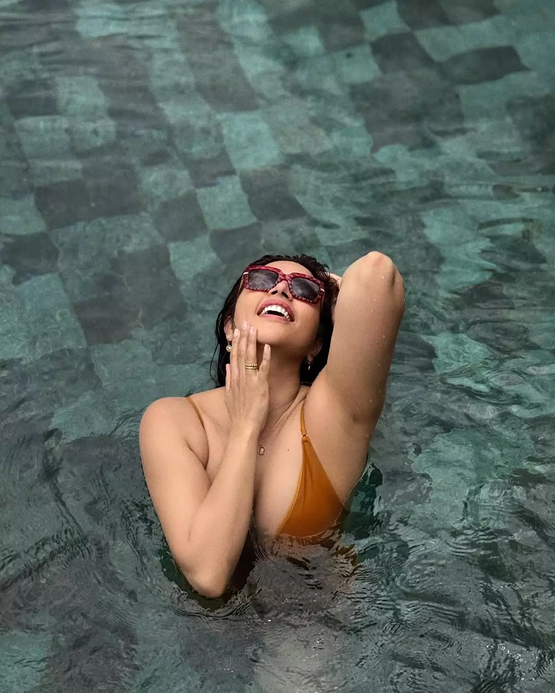 Shama Sikander Glows in Waterfall Bliss Shama Sikander Glows in Waterfall Bliss