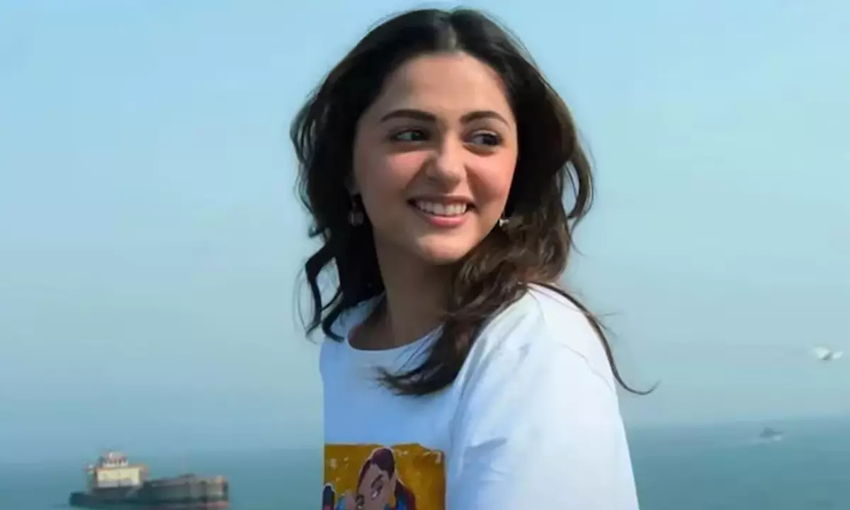 డిగ్రీ పరీక్షల కోసం... క్రేజీ హీరోయిన్‌ షూటింగ్‌కి బ్రేక్‌!