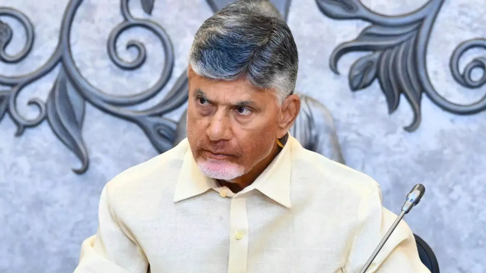 తమ్ముడూ తెలుసుకో.. బాబుది మంచితనమే.. ! తమ్ముడూ తెలుసుకో.. బాబుది మంచితనమే.. !