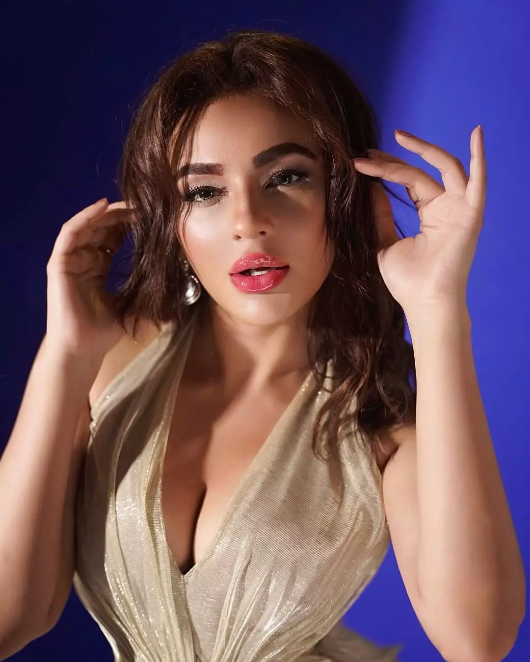 Seerat Kapoor: A Touch of Tradition, A Dash of Glamour Seerat Kapoor: A Touch of Tradition, A Dash of Glamour