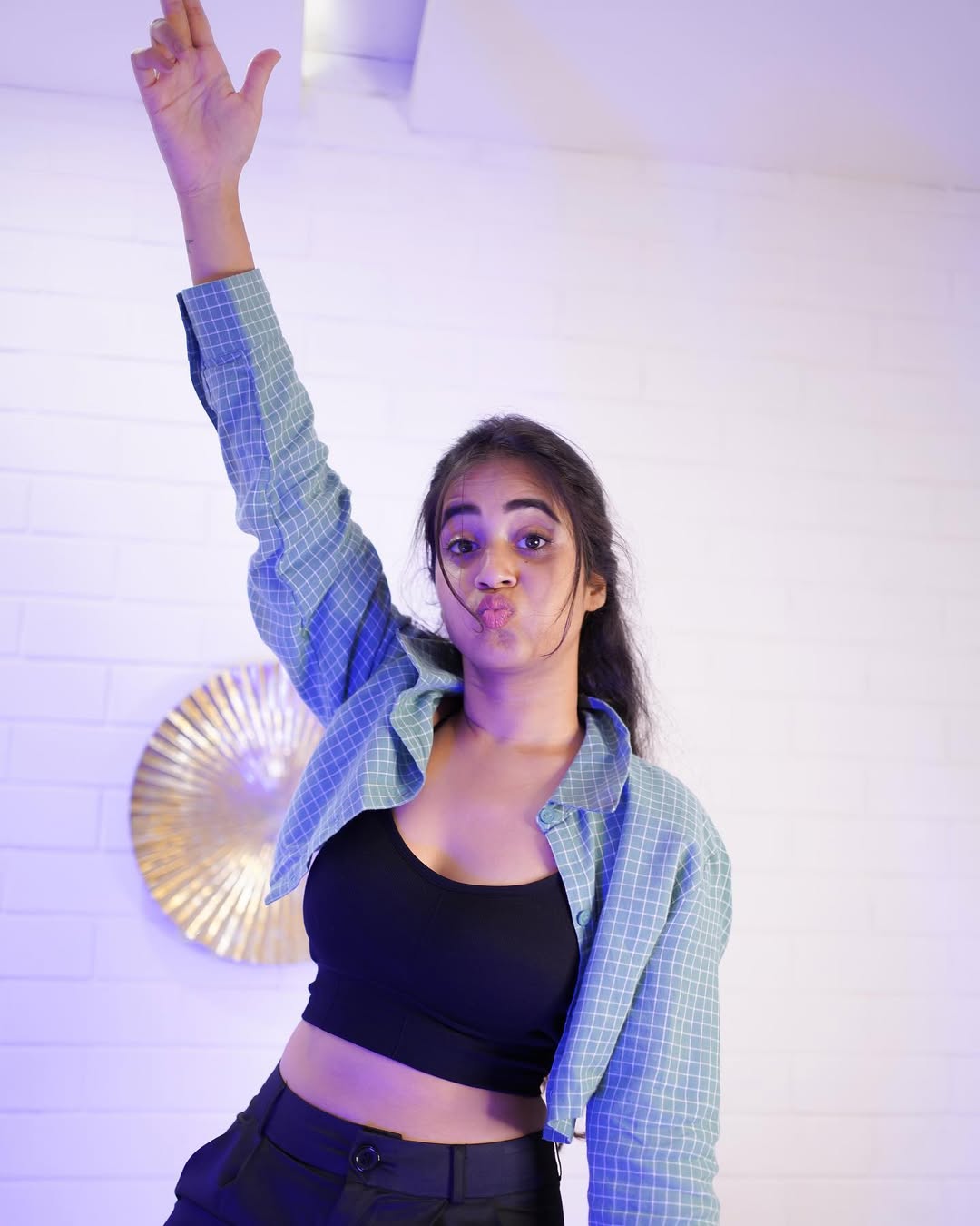 Deepthi Sunaina’s Bold Blue Takeover