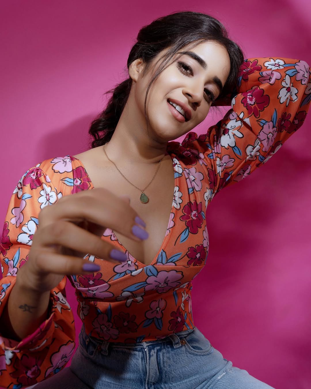 Deepthi Sunaina’s Bold Blue Takeover