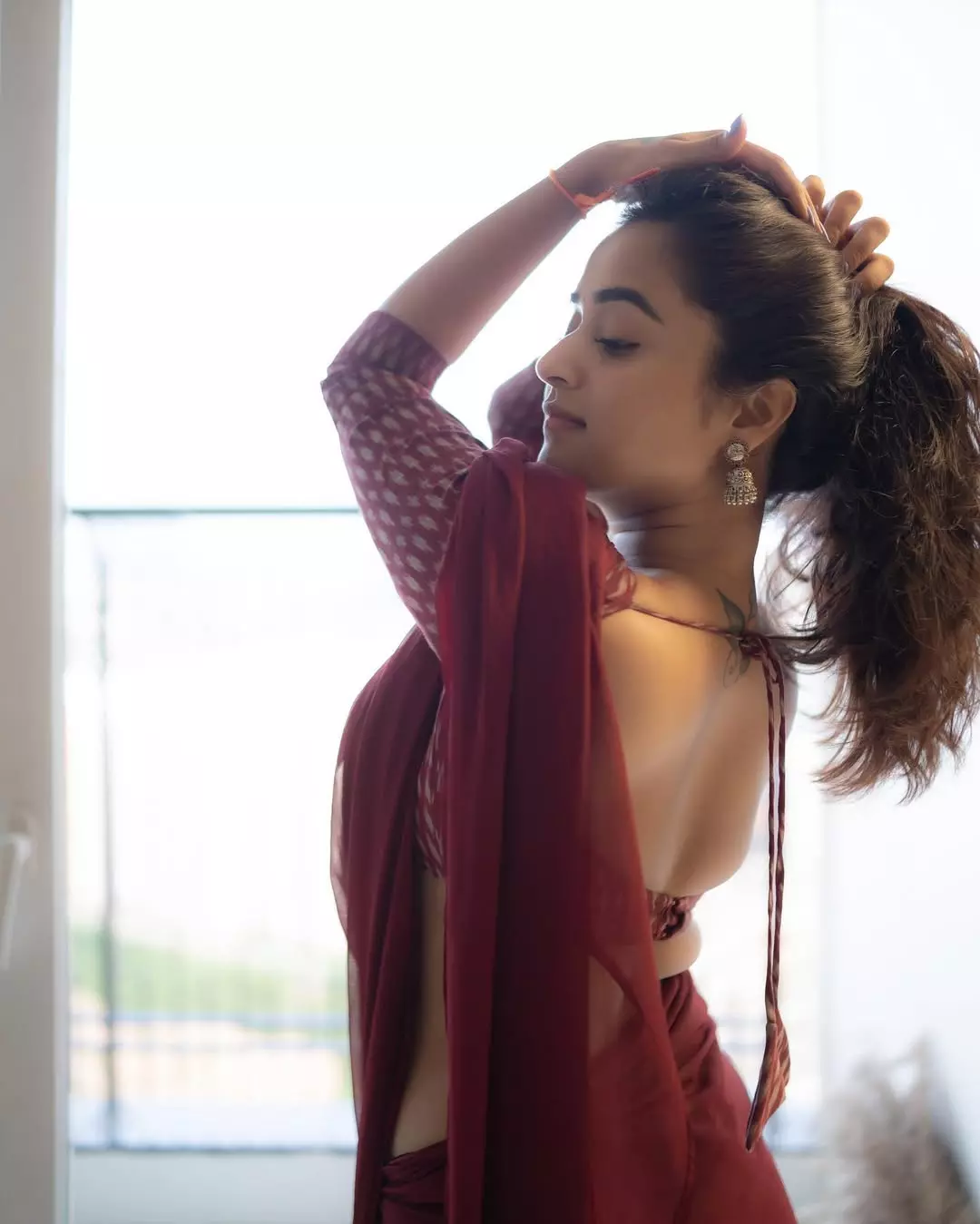 Deepthi Sunaina’s Bold Blue Takeover