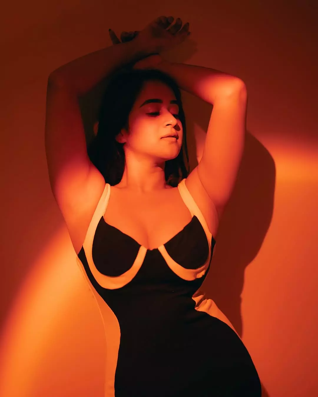 Deepthi Sunaina’s Bold Blue Takeover