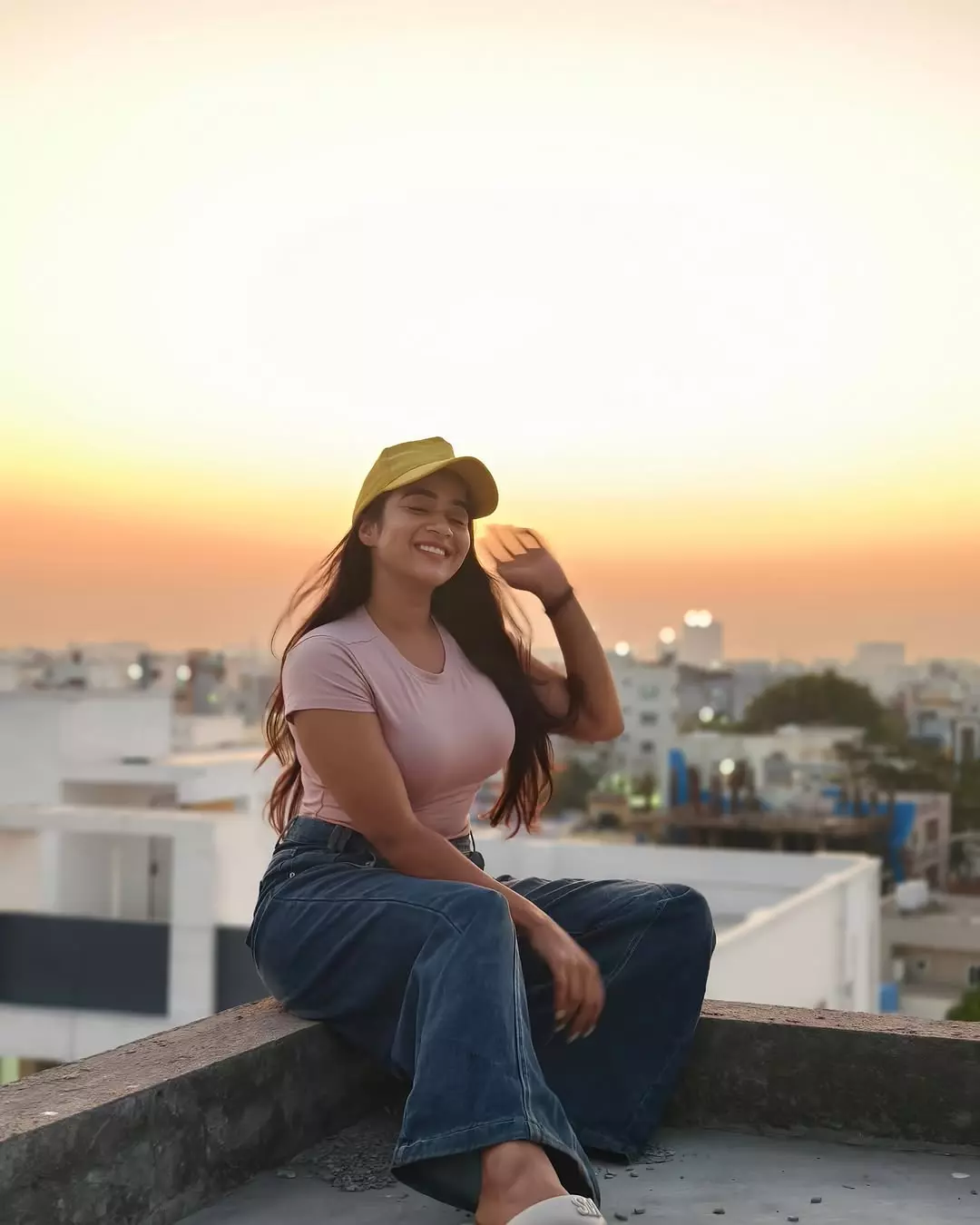 Deepthi Sunaina’s Bold Blue Takeover