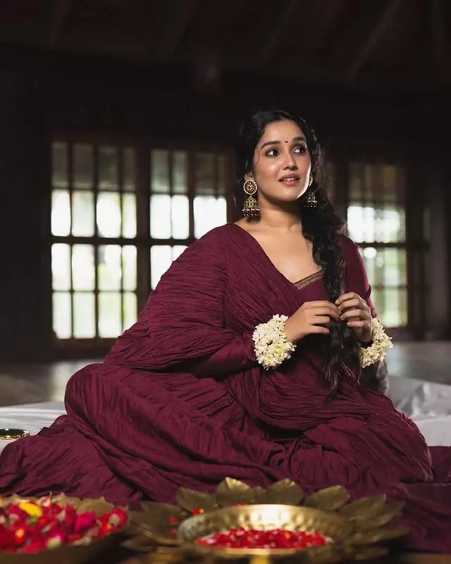 Anikha Surendran Love At Beachside Town Anikha Surendran Love At Beachside Town