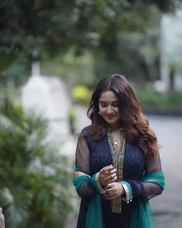 Anikha Surendran Love At Beachside Town Anikha Surendran Love At Beachside Town