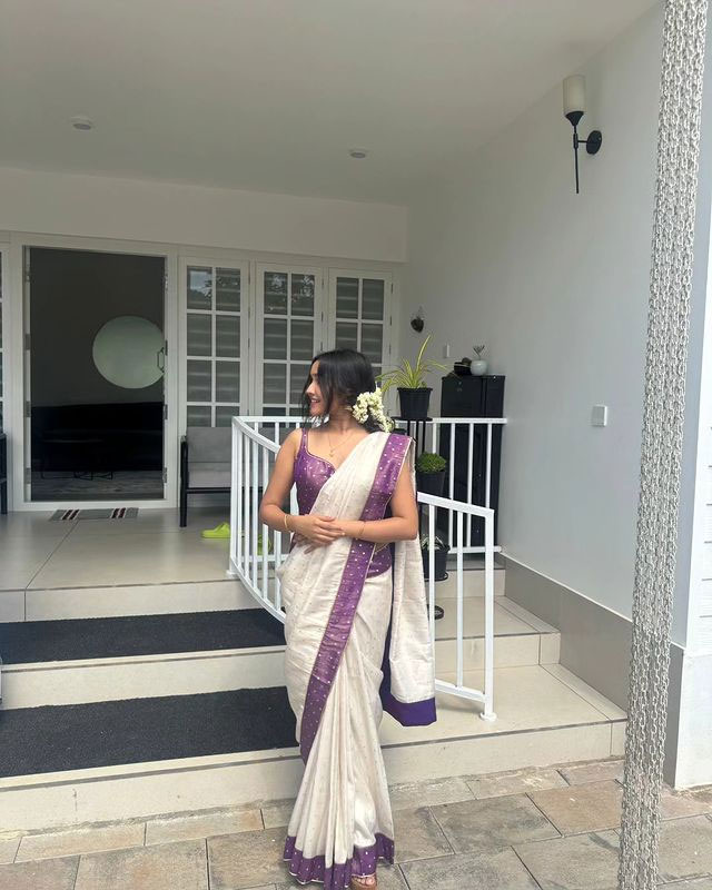 Anikha Surendran Love At Beachside Town