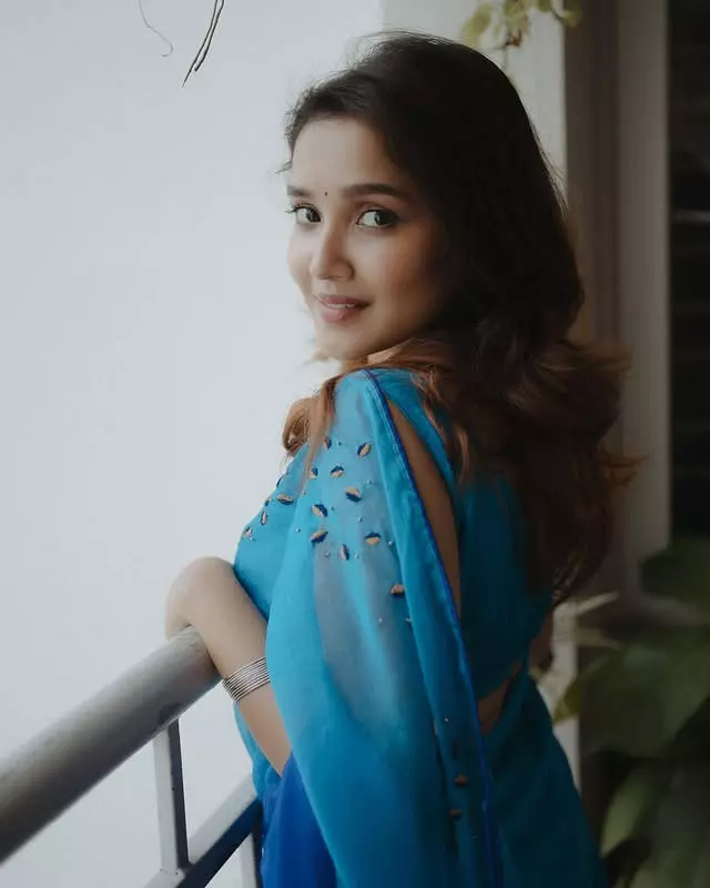 Anikha Surendran Love At Beachside Town