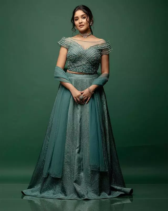 Anikha Surendran Love At Beachside Town Anikha Surendran Love At Beachside Town