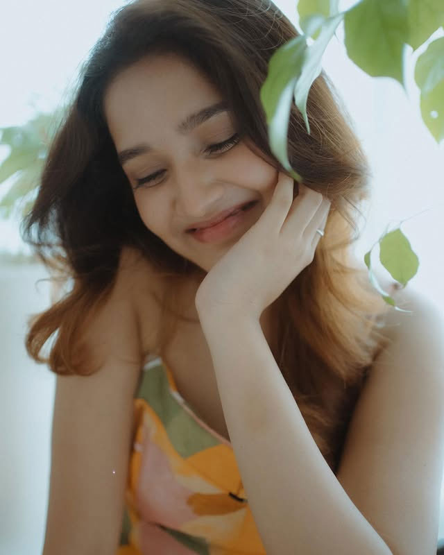 Anikha Surendran Love At Beachside Town