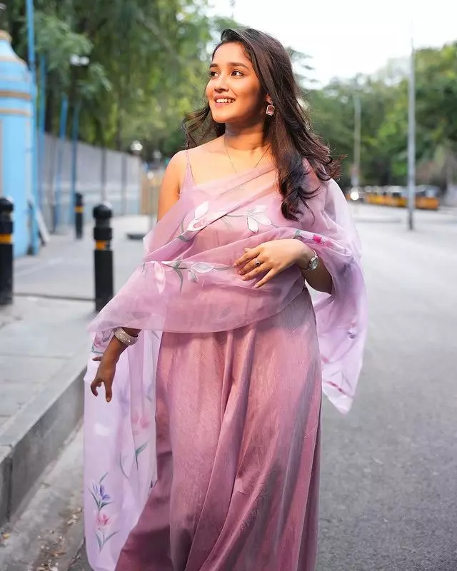 Anikha Surendran Love At Beachside Town