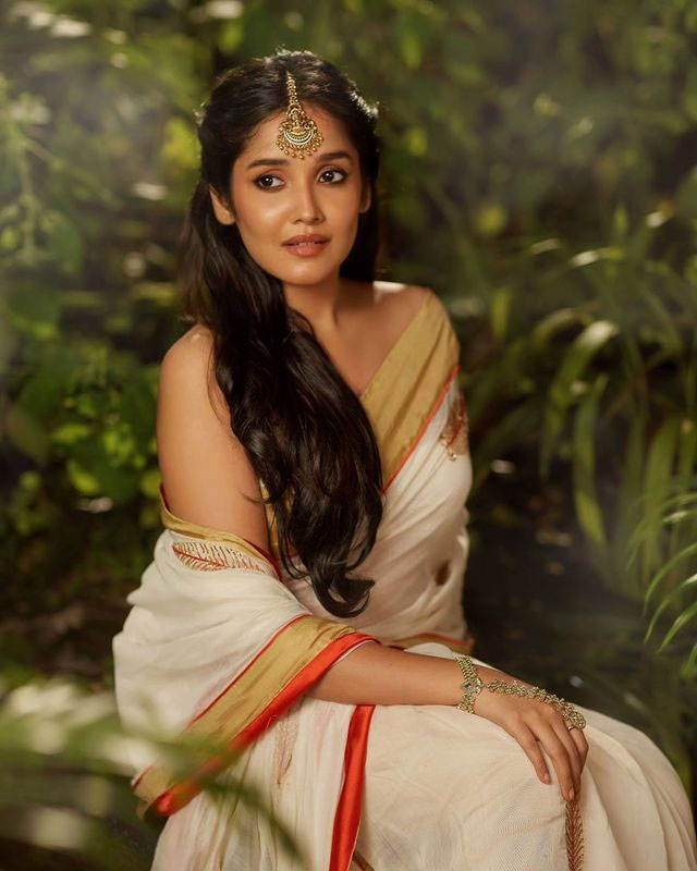 Anikha Surendran Love At Beachside Town