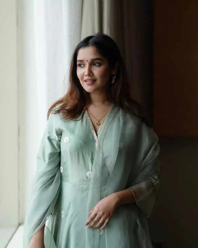 Anikha Surendran Love At Beachside Town