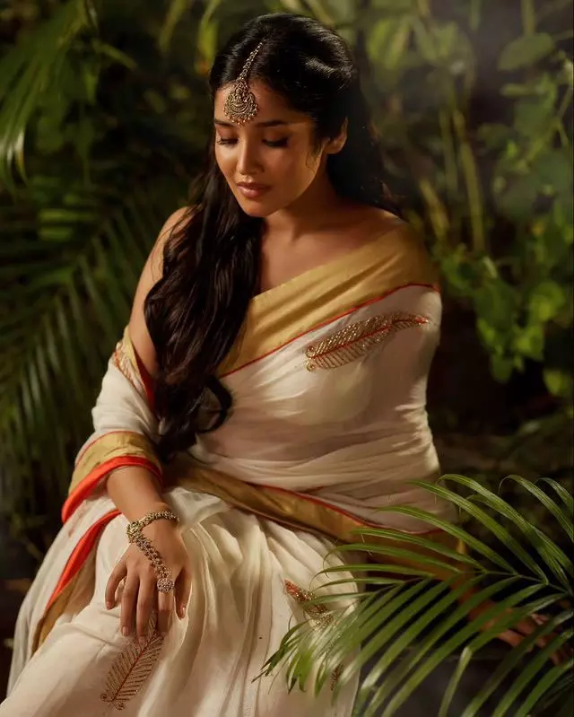 Anikha Surendran Love At Beachside Town