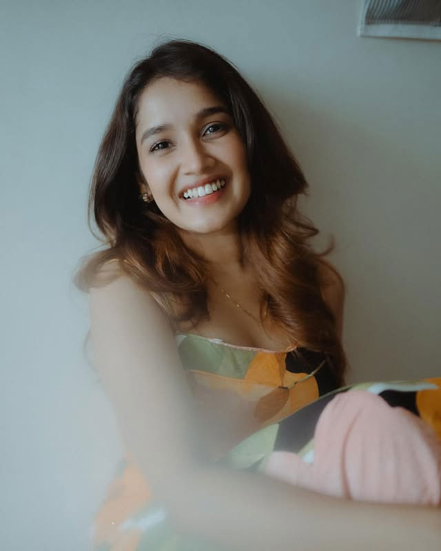 Anikha Surendran Love At Beachside Town