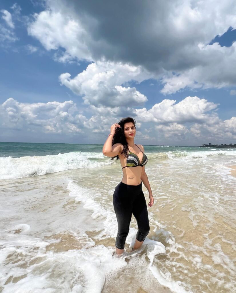 Sonali Rauts Striking Style and Screen Presence