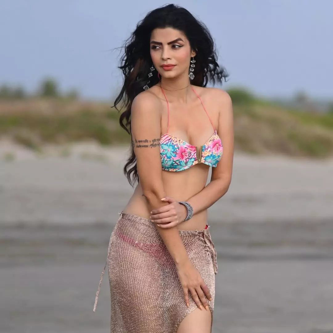 Sonali Rauts Striking Style and Screen Presence