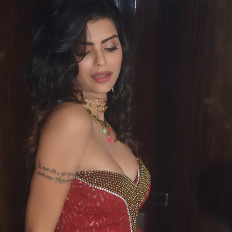 Sonali Rauts Striking Style and Screen Presence