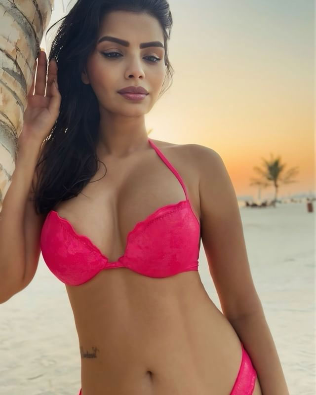 Sonali Rauts Striking Style and Screen Presence