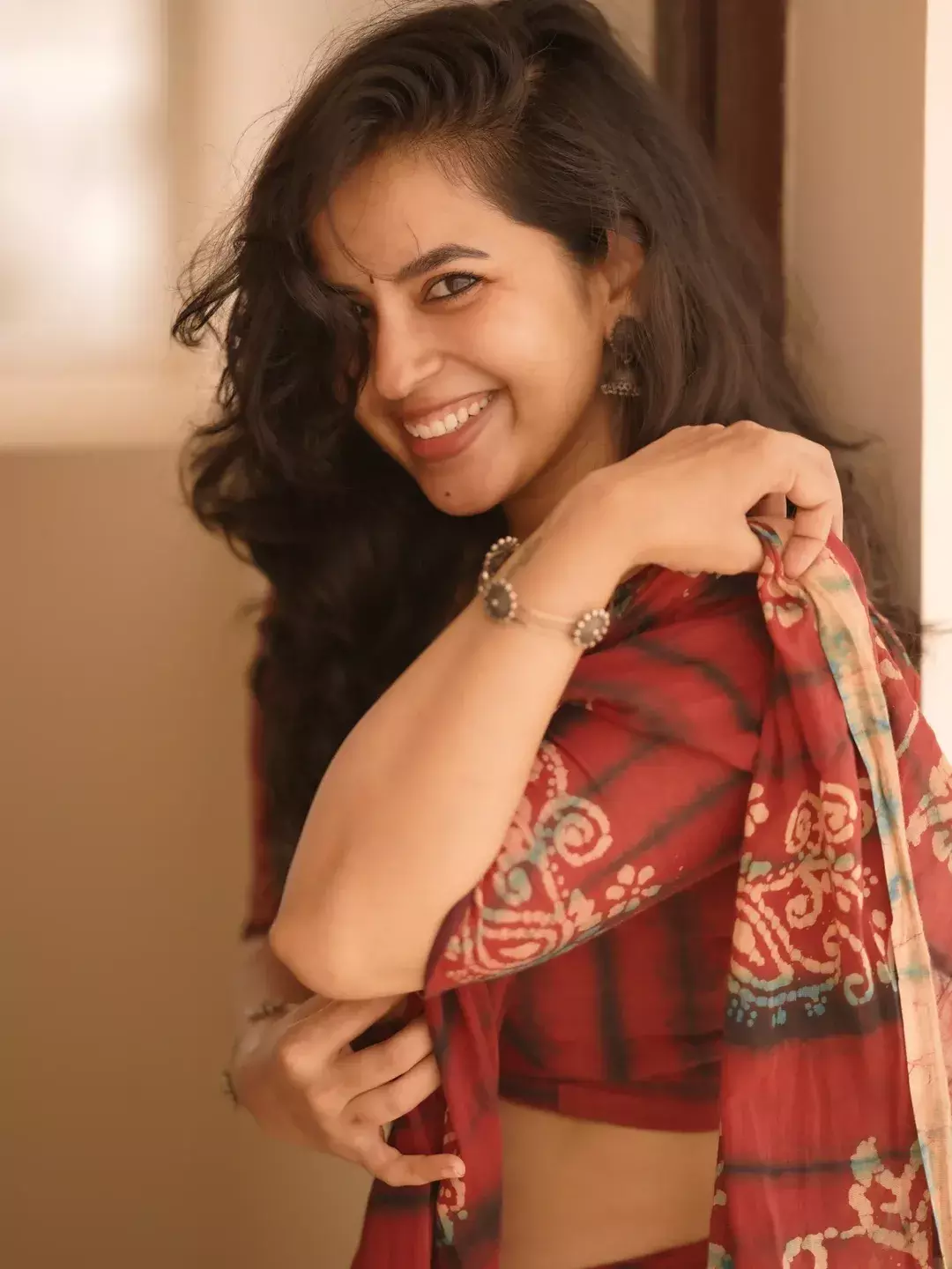 Komalee Prasad Spreads Vintage Vibes with Her 90s Playlist Komalee Prasad Spreads Vintage Vibes with Her 90s Playlist