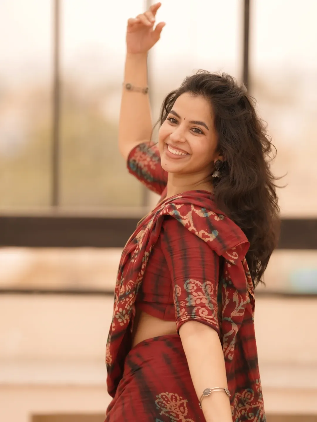 Komalee Prasad Spreads Vintage Vibes with Her 90s Playlist Komalee Prasad Spreads Vintage Vibes with Her 90s Playlist