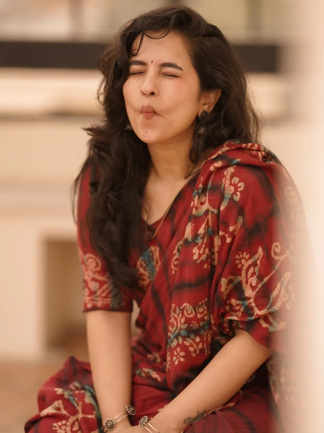 Komalee Prasad Spreads Vintage Vibes with Her 90s Playlist Komalee Prasad Spreads Vintage Vibes with Her 90s Playlist