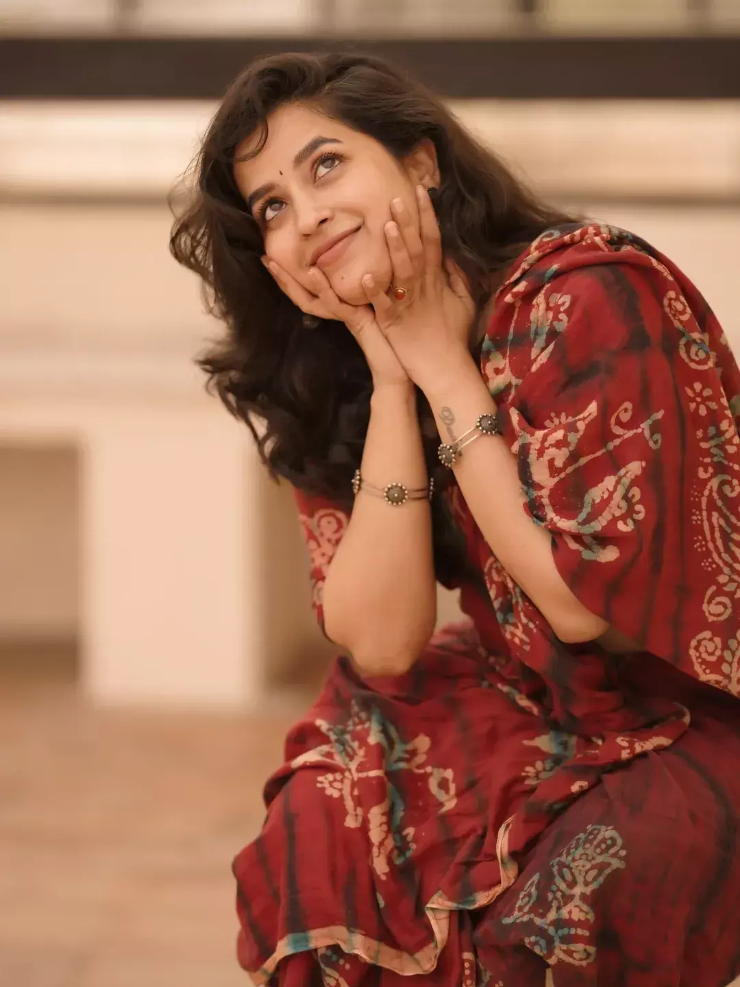 Komalee Prasad Spreads Vintage Vibes with Her 90s Playlist Komalee Prasad Spreads Vintage Vibes with Her 90s Playlist