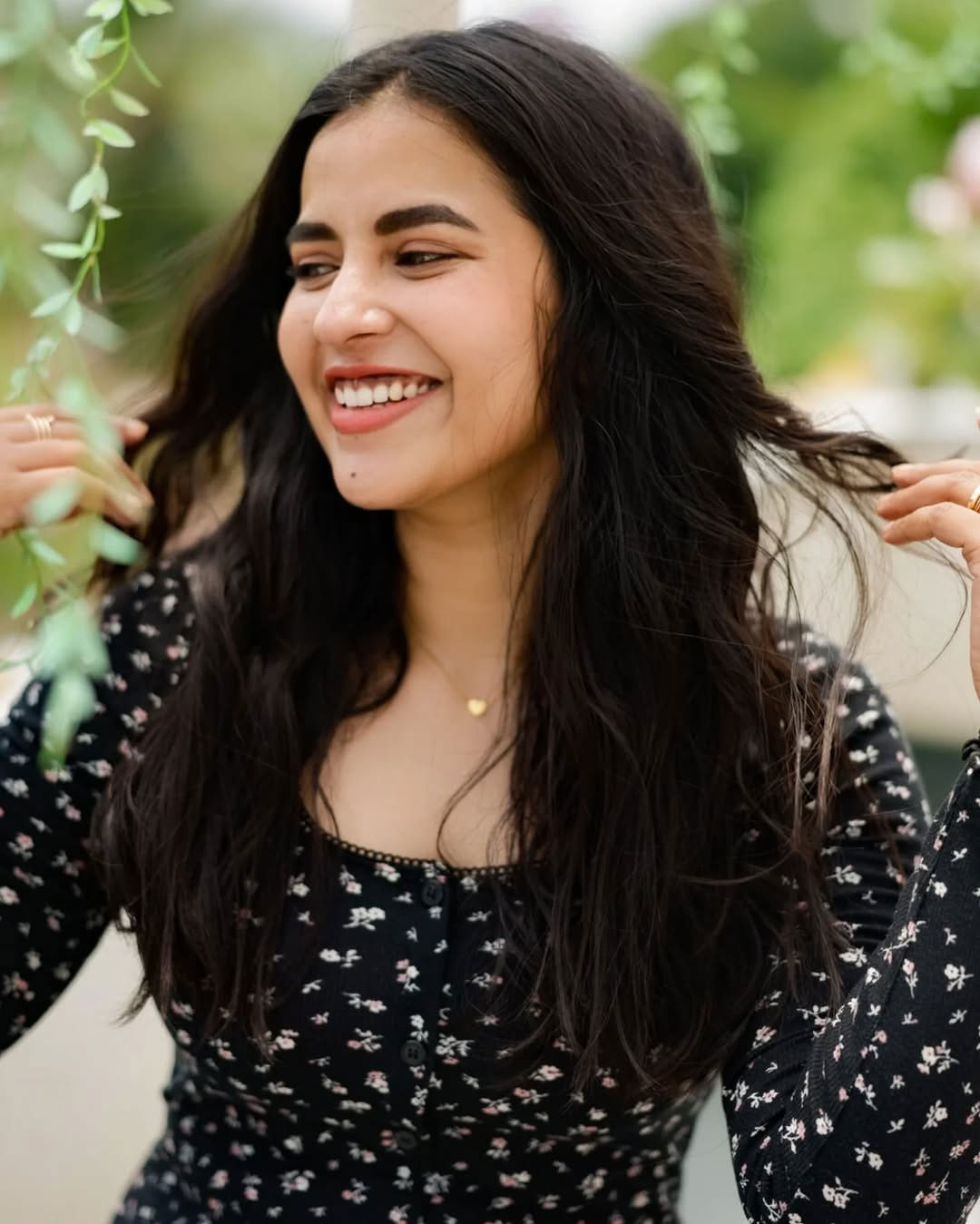 Komalee Prasad Spreads Vintage Vibes with Her 90s Playlist Komalee Prasad Spreads Vintage Vibes with Her 90s Playlist