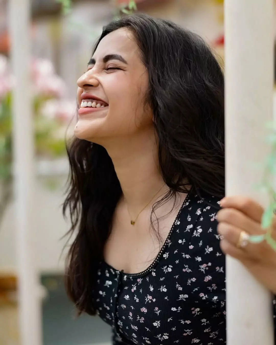 Komalee Prasad Spreads Vintage Vibes with Her 90s Playlist Komalee Prasad Spreads Vintage Vibes with Her 90s Playlist