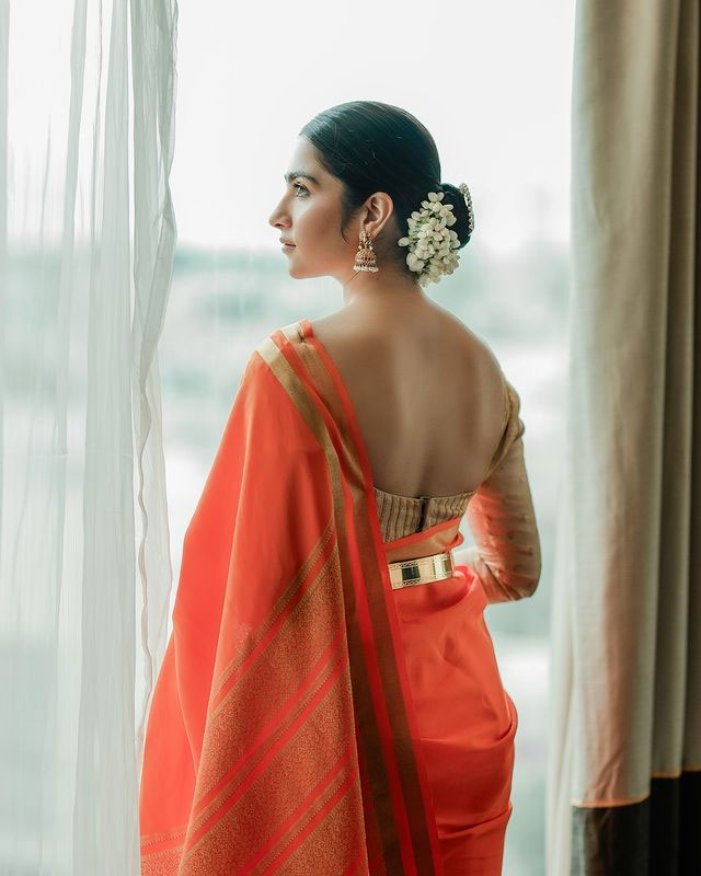 Rukmini Vasanth Stuns in Purple Silk Saree with Vintage Charm Rukmini Vasanth Stuns in Purple Silk Saree with Vintage Charm