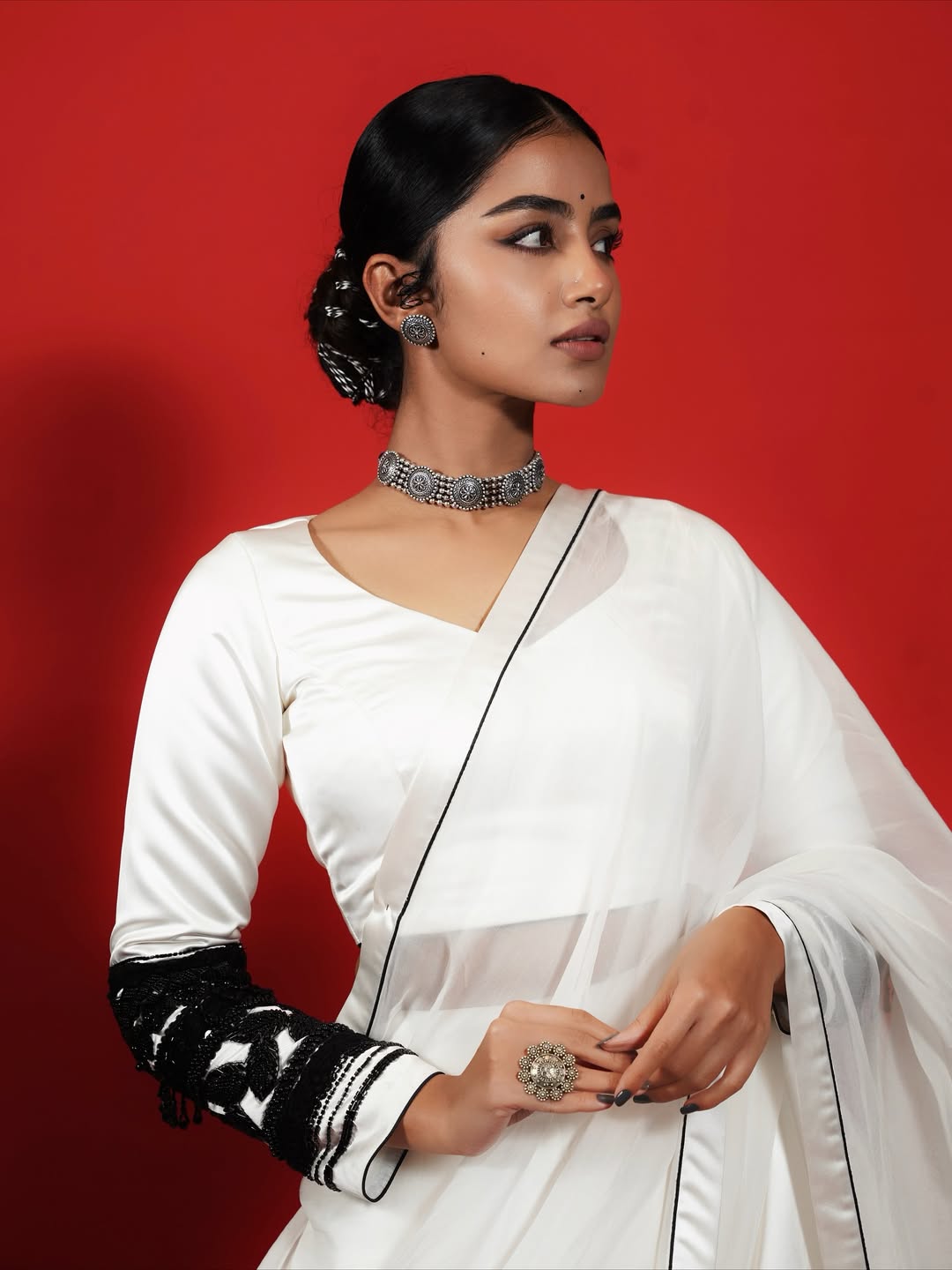 Anupama Parameswaran Stuns in a Pristine White Saree
