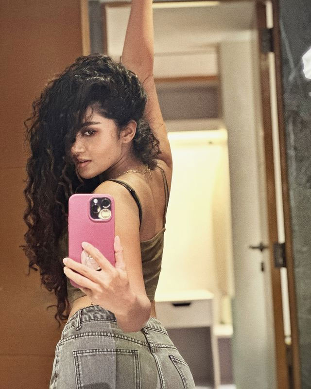 Anupama Parameswaran Stuns in a Pristine White Saree