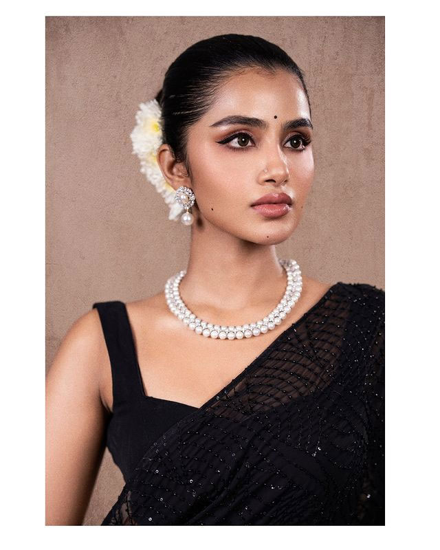 Anupama Parameswaran Stuns in a Pristine White Saree Anupama Parameswaran Stuns in a Pristine White Saree