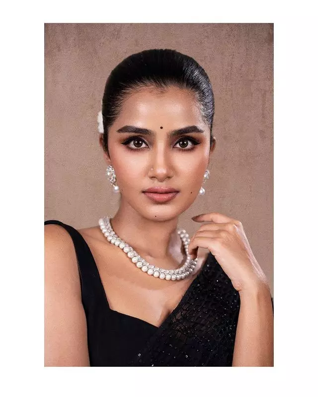 Anupama Parameswaran Stuns in a Pristine White Saree Anupama Parameswaran Stuns in a Pristine White Saree