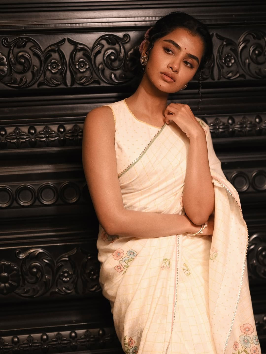 Anupama Parameswaran Stuns in a Pristine White Saree Anupama Parameswaran Stuns in a Pristine White Saree
