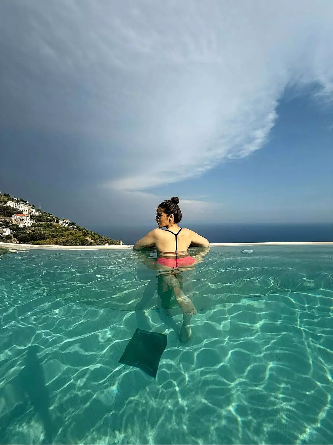 Laxmi Raibagi Channels Mermaid Vibes Amidst Maldives Blues Laxmi Raibagi Channels Mermaid Vibes Amidst Maldives Blues