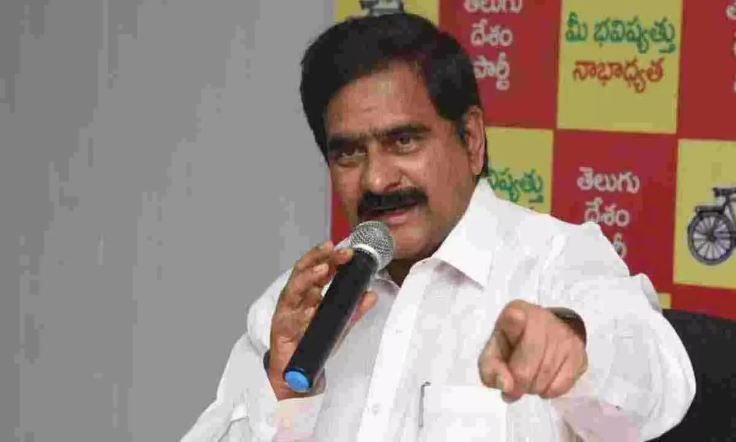 దేవినేని ఉమా...ఎక్కాల్సింది ఢిల్లీ ఫ్లైట్ సుమా !