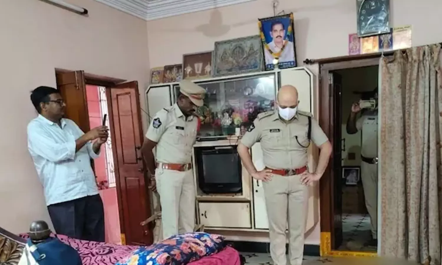 దెయ్యాలు అనే అనుమానం? తల్లి, తమ్ముడి హత్య.. భీమవరంలో సంచలనం