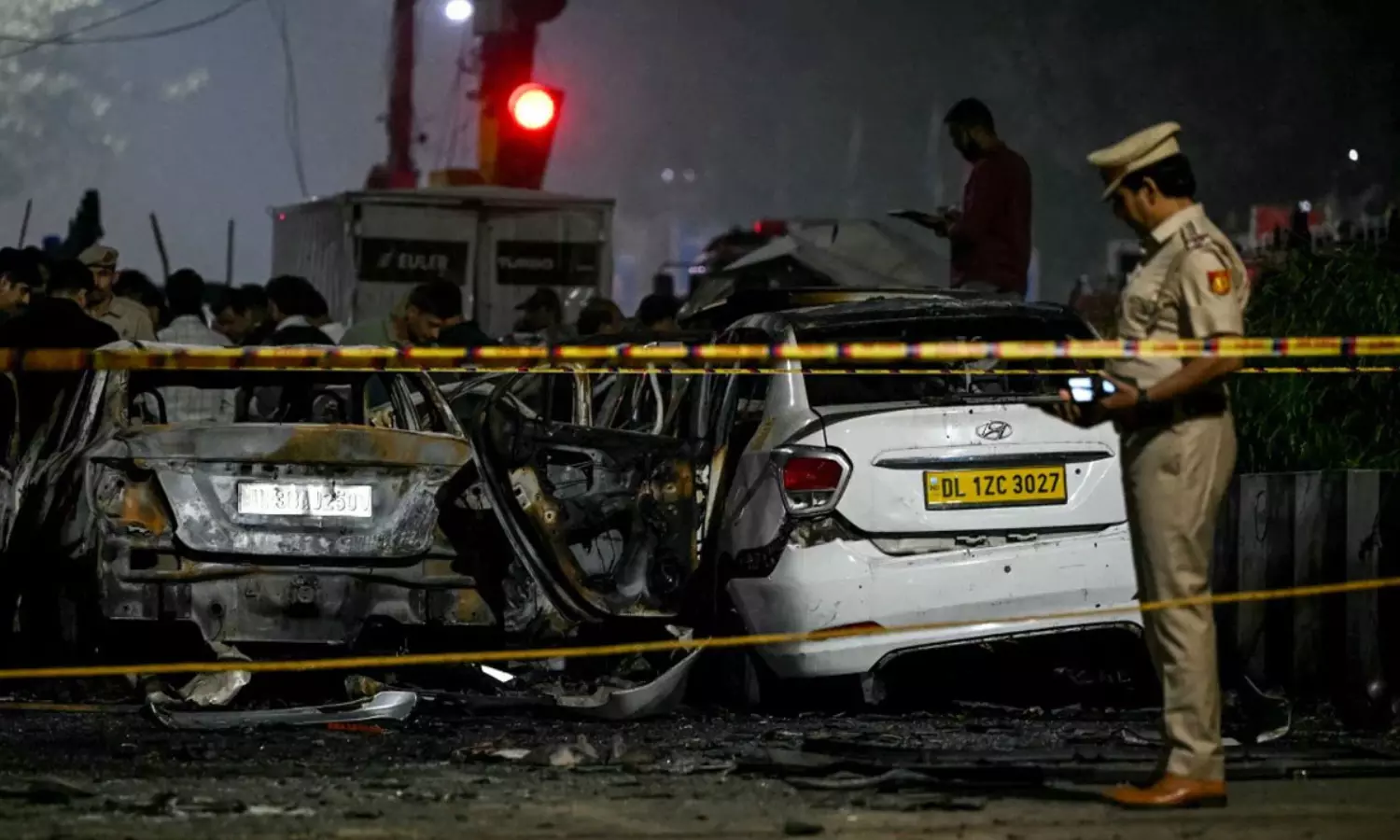 ఫరీదాబాద్ లో బయలుదేరి.. ఎర్రకోట సిగ్నల్స్ వద్ద పేల్చేసే వరకు!