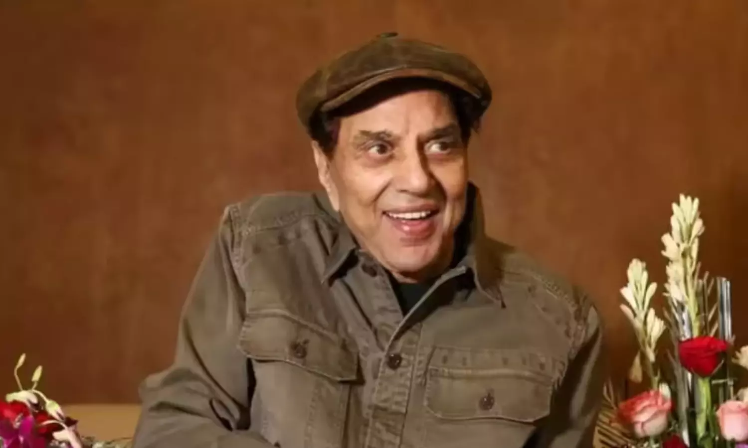 డిస్చార్జ్ అయిన ధర్మేంద్ర.. చికిత్సకు సహకరిస్తున్న వ్యక్తిని చనిపోయాడు అంటూ ప్రచారం