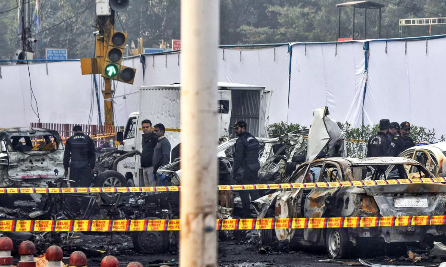 26/11 తరహా కుట్రలు.. ఎర్రకోట పేలుడు కేసు వెనక పెద్ద ఉగ్ర నెట్వర్క్ 26/11 తరహా కుట్రలు.. ఎర్రకోట పేలుడు కేసు వెనక పెద్ద ఉగ్ర నెట్వర్క్