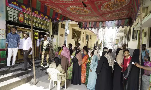 పైసలు తీసుకున్నారు.. పత్తా లేకుండా పోయారు