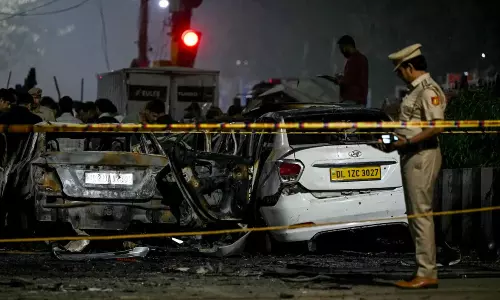 ఫరీదాబాద్ లో బయలుదేరి.. ఎర్రకోట సిగ్నల్స్ వద్ద పేల్చేసే వరకు!