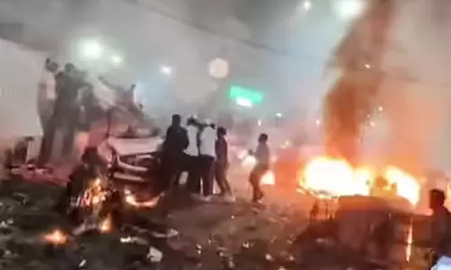 కెమెరాకు చిక్కిన ఢిల్లీ బాంబుపేలుళ్లు..షాకింగ్ వీడియో