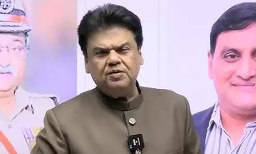 ప్రవీణ్ ప్రకాష్ లో అంతర్మథనం ఎందుకు? ఆయన ప్రభుత్వం నుంచి ఏం ఆశిస్తున్నారు? ప్రవీణ్ ప్రకాష్ లో అంతర్మథనం ఎందుకు? ఆయన ప్రభుత్వం నుంచి ఏం ఆశిస్తున్నారు?