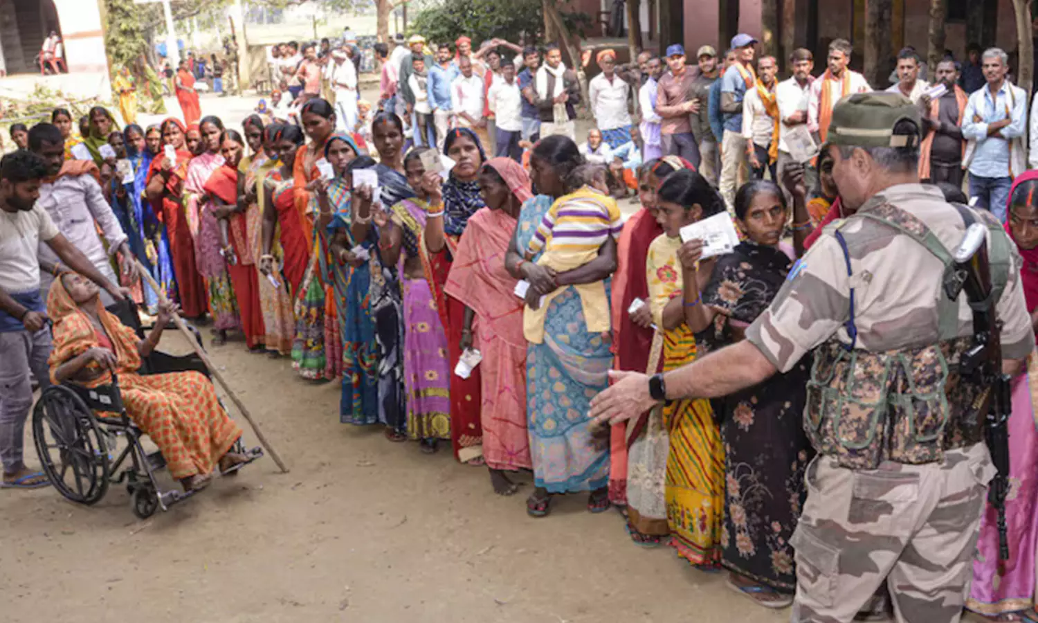 ఓటు వేయలేదు.. పైసలు తిరిగి ఇచ్చేయండి బాస్